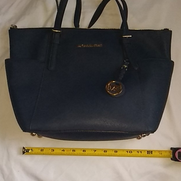 Flash Sale! Today only deal! Authentic! Michael Kors tote - Picture 1 of 12